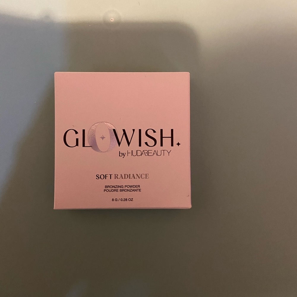 Glowish By Huda Beauty Soft Radiance Bronzer
